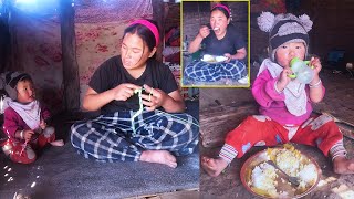 Clever Jonson eating meal himself || Mom Jina weaving woollen socks for Jonson@pastorallifeofnepal