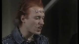 The Young Ones Season 2 Episode 02   Cash