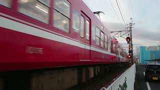 【固定編成】遠鉄1005F+1004F 上り第122列車 芝本駅1番線に到着