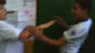 Dois Babacas Brincando De Briguinha