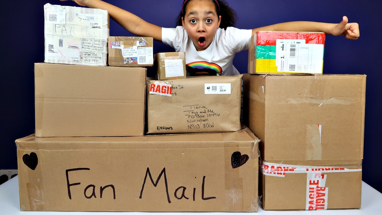 Giant Surprise Presents Fan Mail - Disney Toys