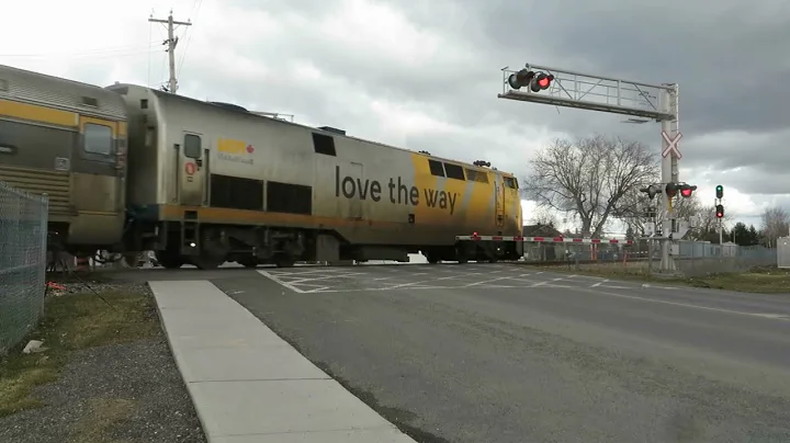 VIA 28 stopping in Casselman: #VIA918 P42DC