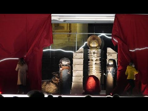 Vaticano, l’artistico presepe di Piazza San Pietro in ceramica di Castelli