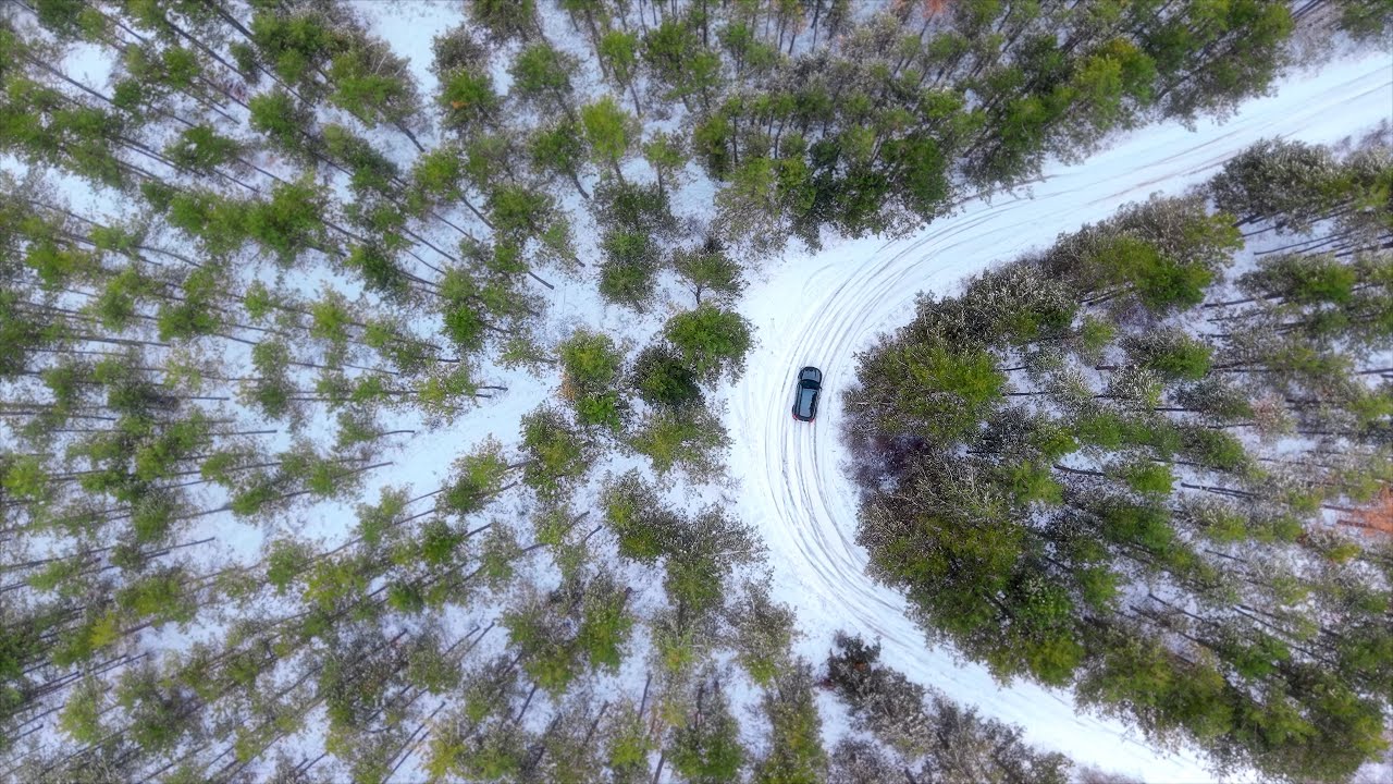 Mercedes GLE - Snow Outside