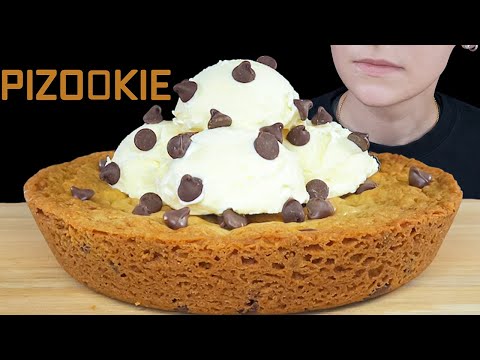 ASMR Chocolate Chip Pizookie with Haagen-Dazs Vanilla Ice Cream Mukbang [Homemade] | Eating Soun