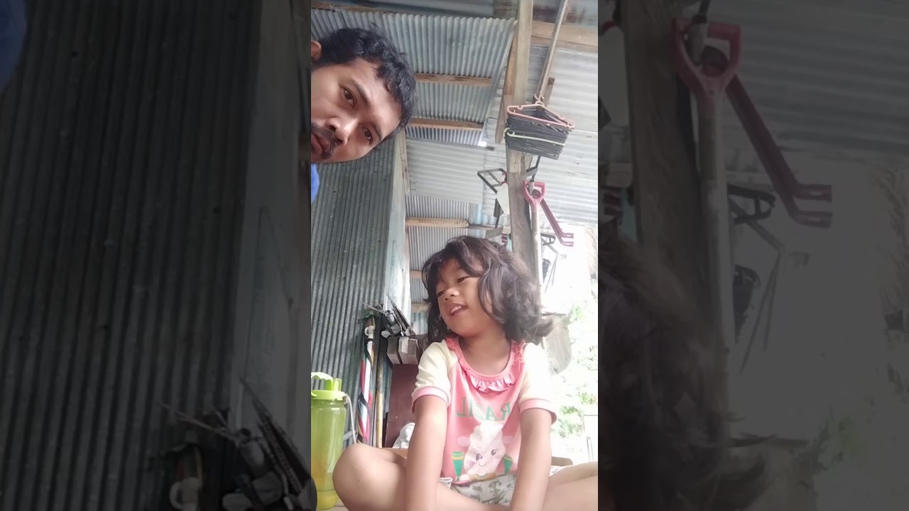 sepatu roda baru Mirza dan Inayah