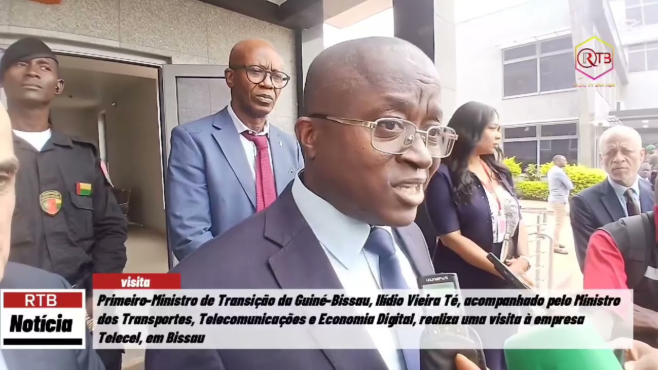 Visita de Ilídio Té à Telecel em Bissau, seguida de declarações do Ministro dos Transportes.
