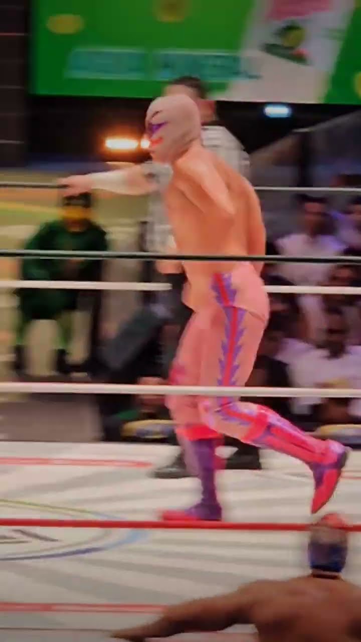 Vuelo del Hijo del Villano III en la Arena México