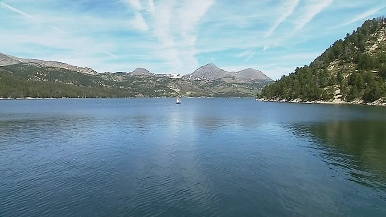 Le lac des Bouillouses, un joyau des Pyrénées préservé grâce à des navettes de bus YouTube Le lac des Bouillouses, un joyau des Pyrénées préservé grâce à des navettes de bus YouTube