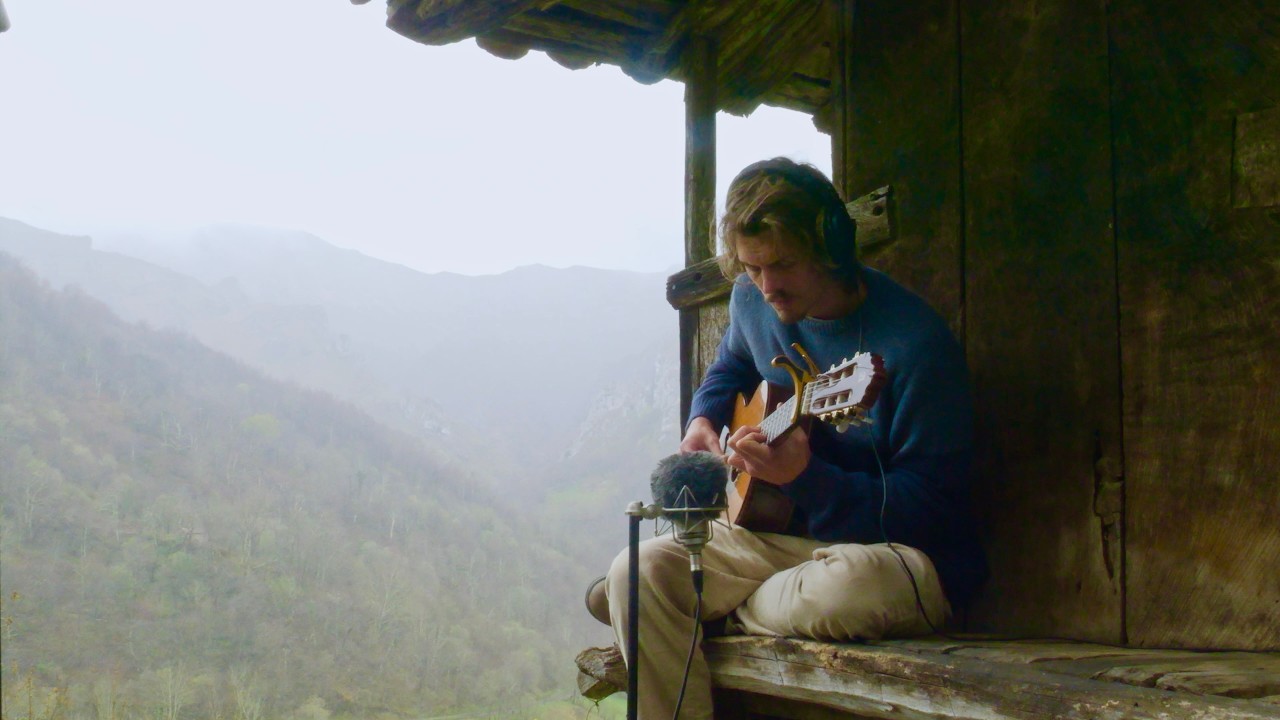 Mira Rain Meditations - Soft Ambient Guitar (Nylon Strings) en YouTube Mira Rain Meditations - Soft Ambient Guitar (Nylon Strings) en YouTube