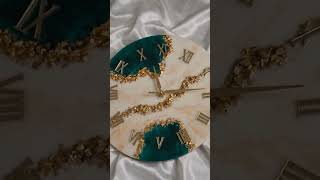Time, reimagined as art Handcrafted resin wall clock where emerald geode meets gold elegance 🔹