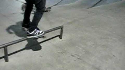 Super sketchy BS Boardslide :D... NIKE 6.0 son.
