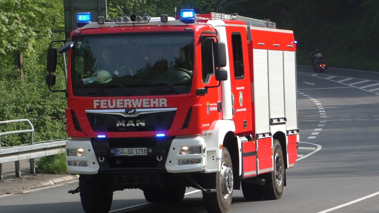 2x LF 20 KatS Freiwillige Feuerwehr Solingen auf Einsatzfahrt