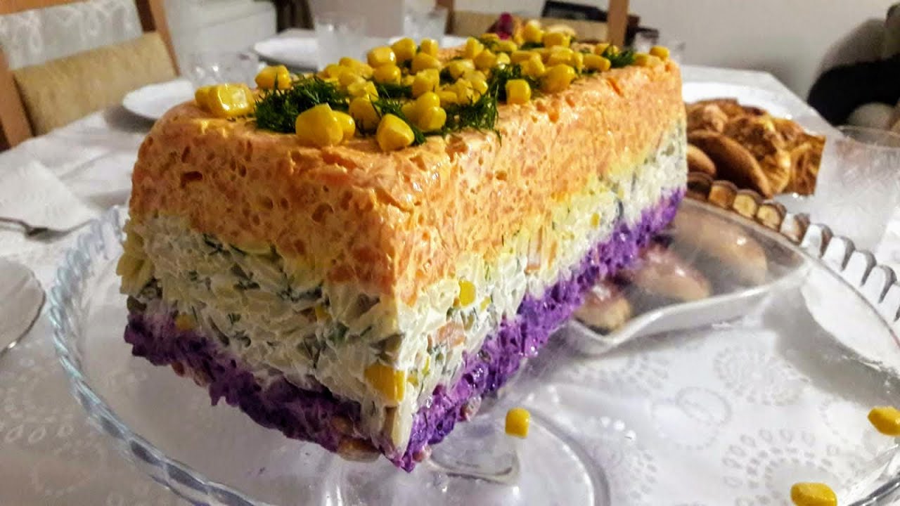 Yoğurtlu Mor Lahanalı Nefis Renkli Salata Tarifi, Yoğurtlu Meze ve Salata Tarifleri