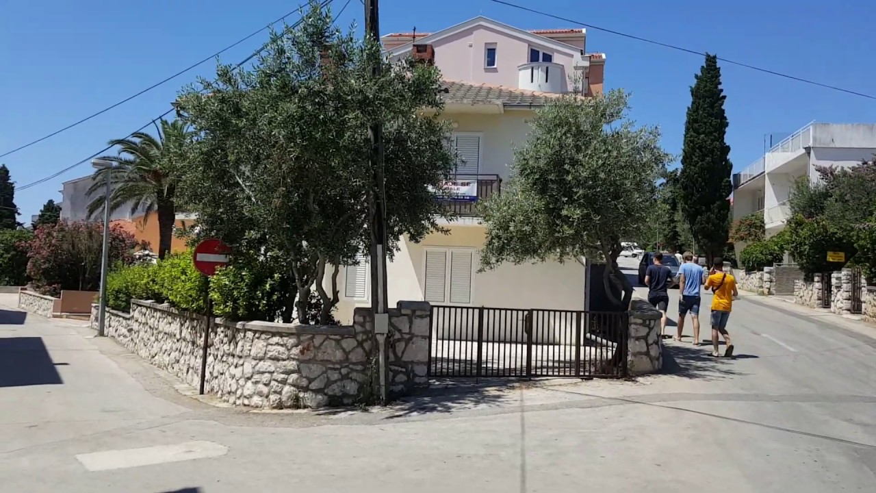 NOVALJA House with 7 rooms in the city centre, for sale / Kuća sa 7
