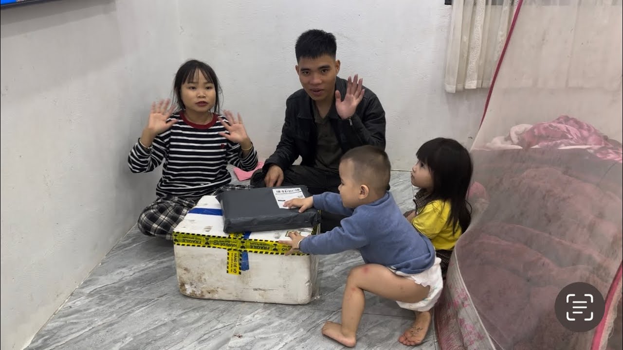 Bé Hạt Tiêu mua đồ tặng cháu và sắm đồ dùng trong  đình