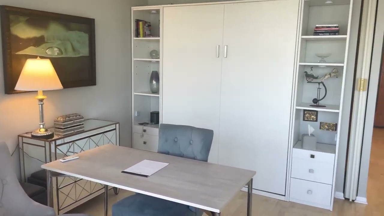 Luxury Chicago Short Term Rental 1 Bedroom Condo in Full Amenity Building