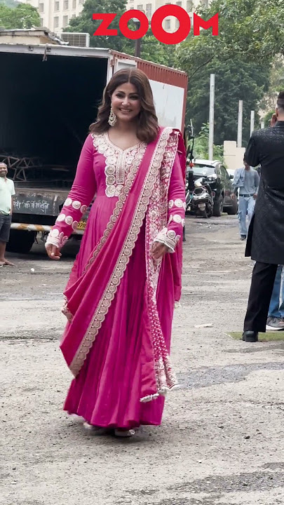 Hina Khan BLUSHES as paps call her Mrs. Jaiswal 😍🫣 #shorts #hinakhan