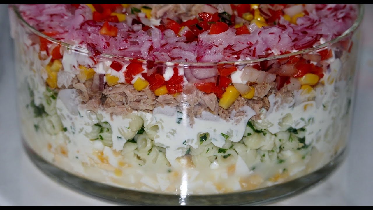 Sałatka warstwowa ulubiona tuńczyk warzywa jajka łatwy przepis