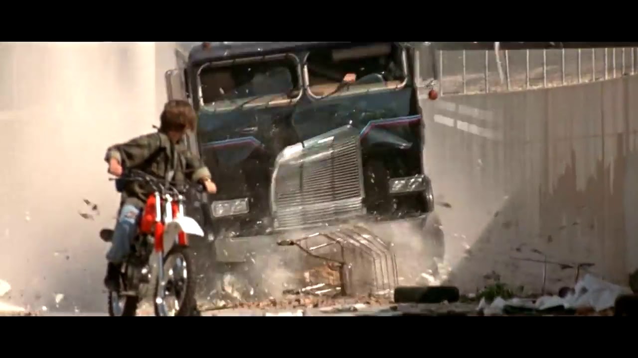 Терминатор 2 судный день т 1000 догоняет Джона конера