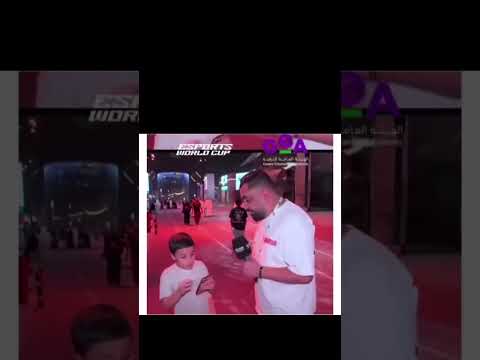 طفل سعودي يشعل السوشيال ميديا بعفويته تعرف على المذيع وتلقي هدية ما كان يتوقها