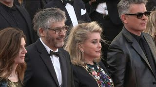 Cannes: Catherine Deneuve et Chiara Mastroianni sur le tapis rouge pour 