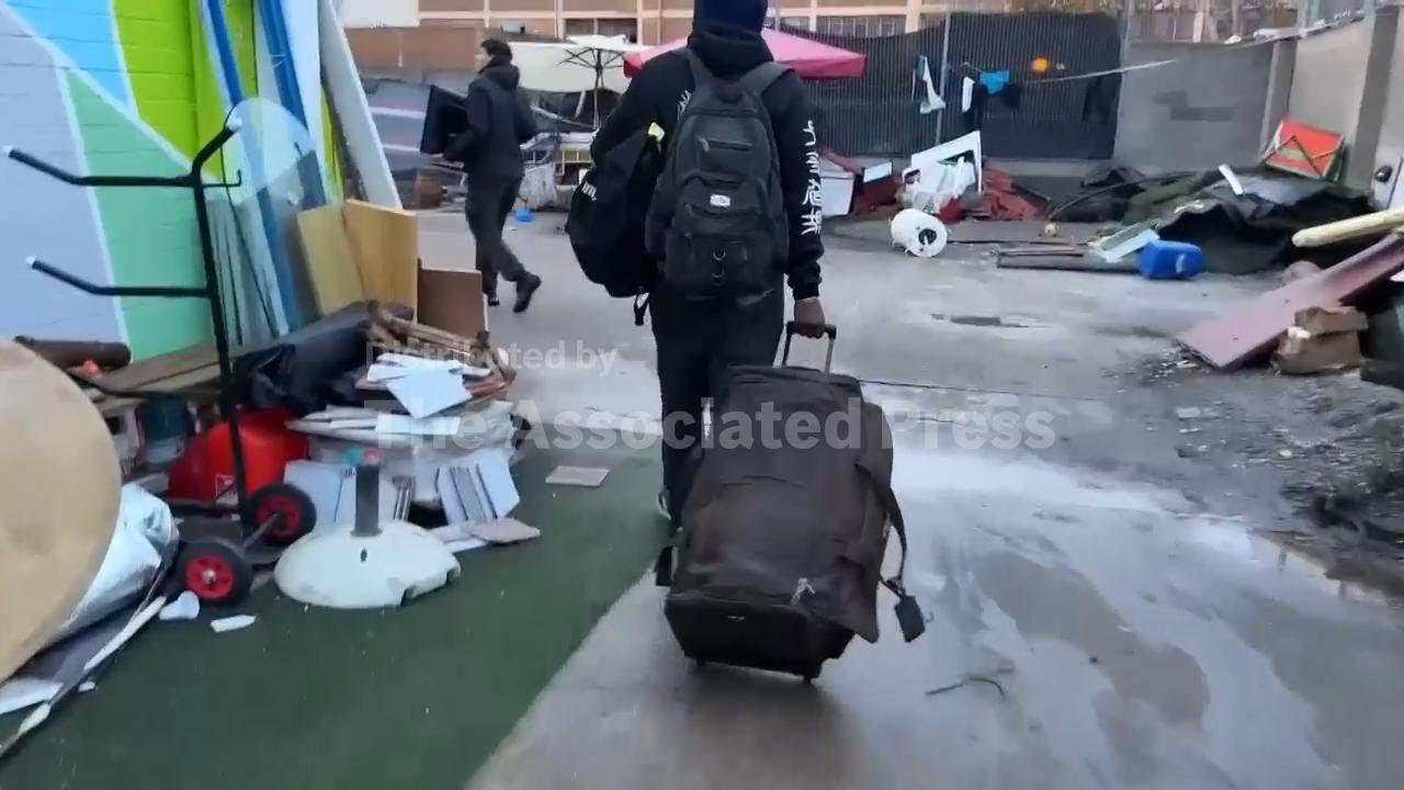 Spanish police evict hundreds of migrants from squat deemed unsafe