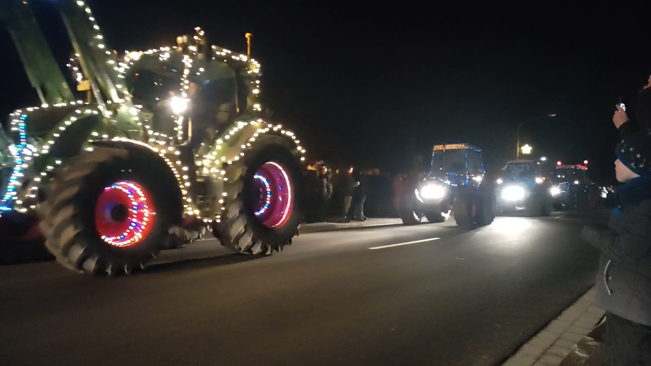 Trecker Lichterfahrt, Landwirte Gemeinde Apen, 19.12.2021 Gruppe 2