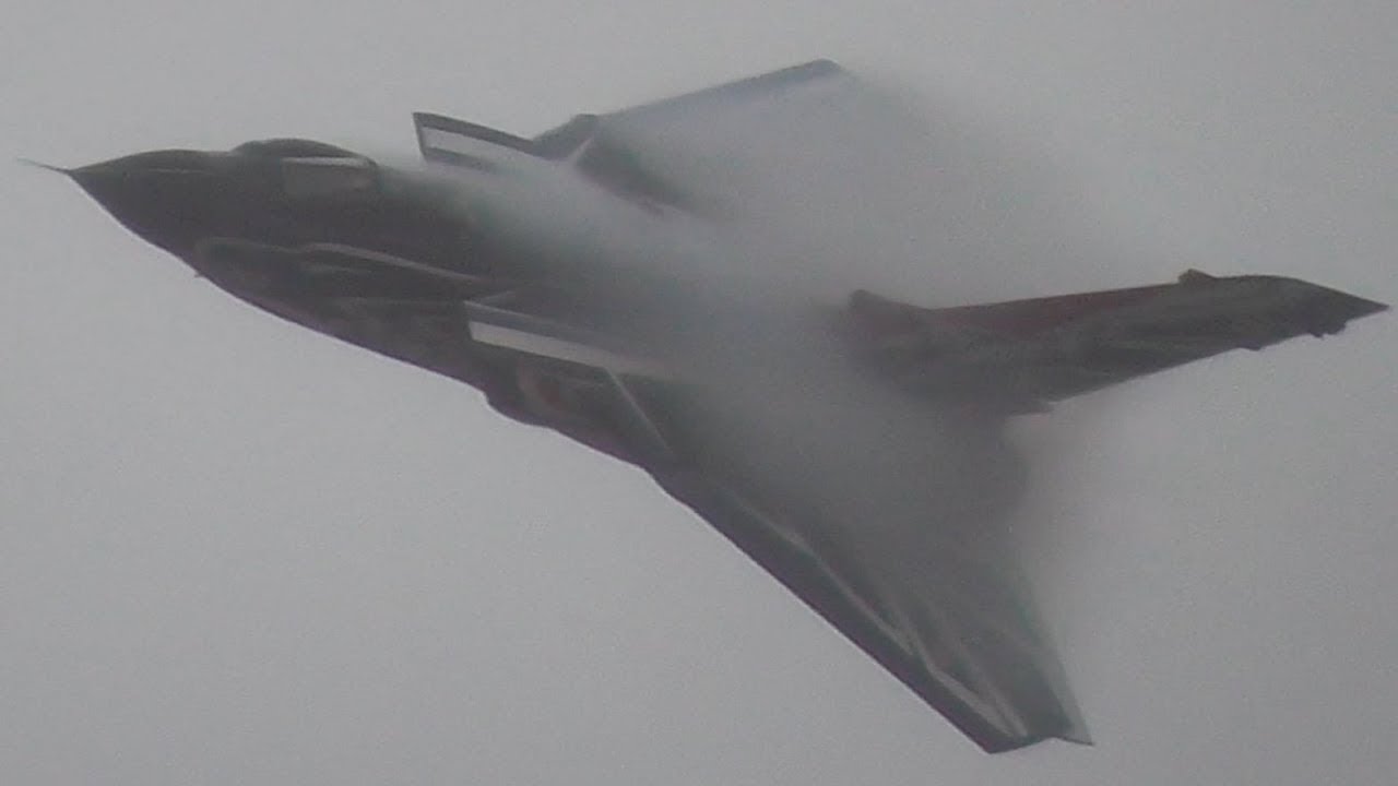 Italian Air Force PA-200 Tornado Low Display with Great Vapor @ RIAT Fairford 2017