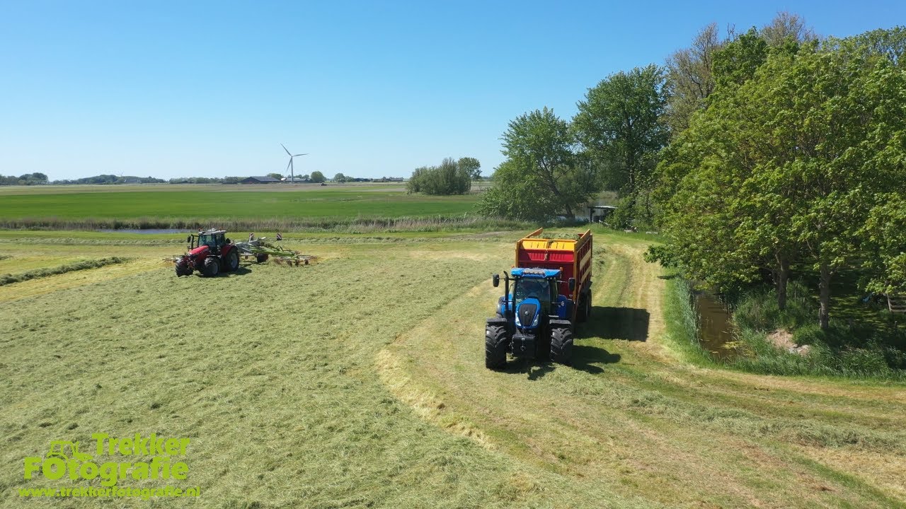 Loonbedrijf Lageveen Achlum bezig met de eerste snede gras