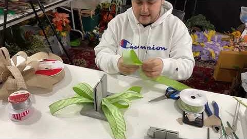 Learn How to Make Spring Wreath with Bowdabra