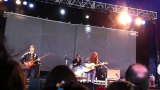 Video thumbnail of "Kurt Vile - Walking on a Pretty Day live at Field Day London"