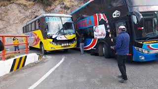 Vía de Lucanas a Puquio fue Bloqueado Por Bus De TRANS VISA Malogrado En El Puente.