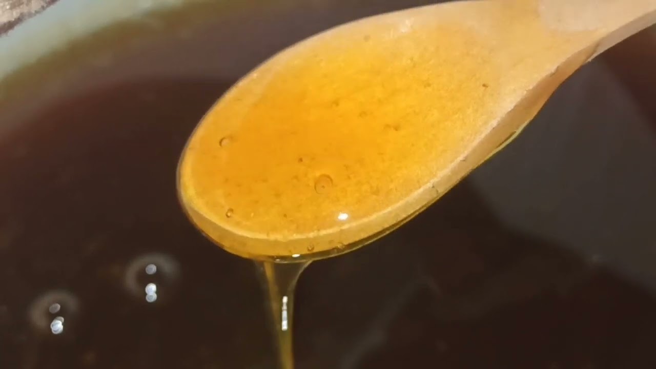 أسباب تشكل الرغوة البيضاء في العسل أو الزبدة