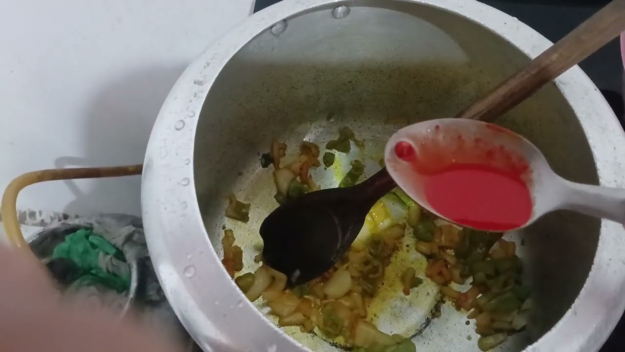 Olha um frango caipira e gente