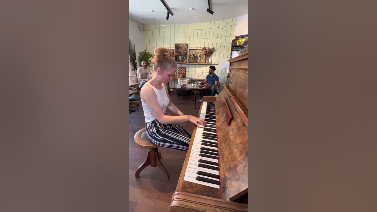Subscribe to my Instagram: dashashpringer ❤️ #abba #abbamoney #piano #musiciansoftiktok