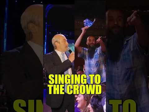 Singing to the crowd | Dr Phil LIVE!
