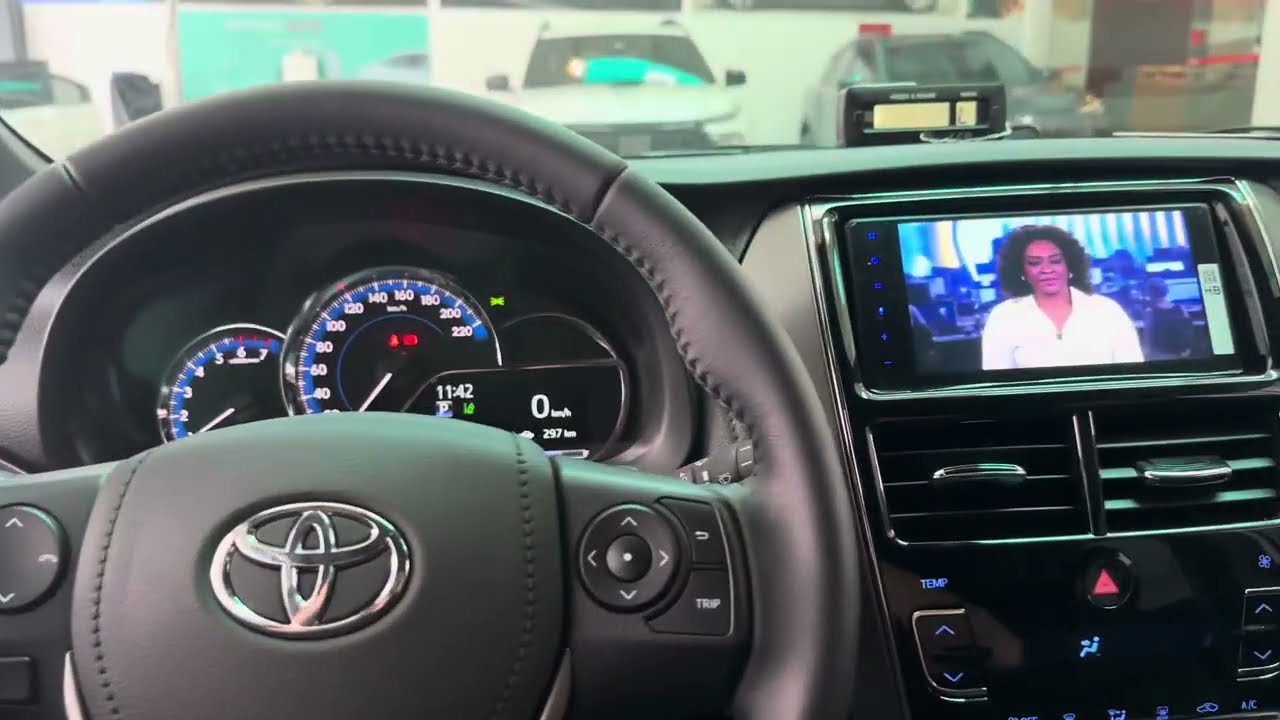 Yaris XS 2025 - Instalamos TV HD na Central Multimidia original - ArtsomAuto