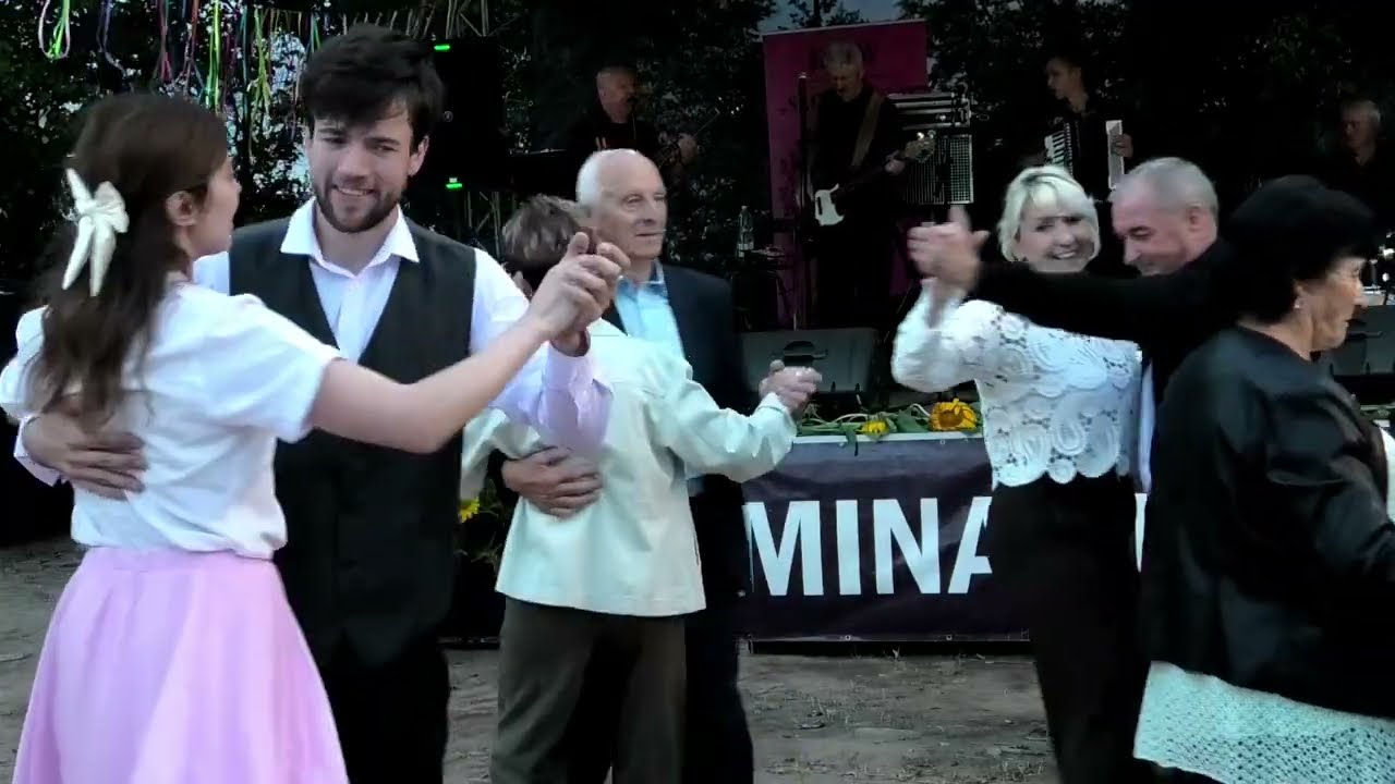 Ver SADY KOLONIA - Ona nas lubi ona rozweseli nas 22 08 2026 Kapela Aleksandra Wąsika en YouTube Ver SADY KOLONIA - Ona nas lubi ona rozweseli nas 22 08 2026 Kapela Aleksandra Wąsika en YouTube
