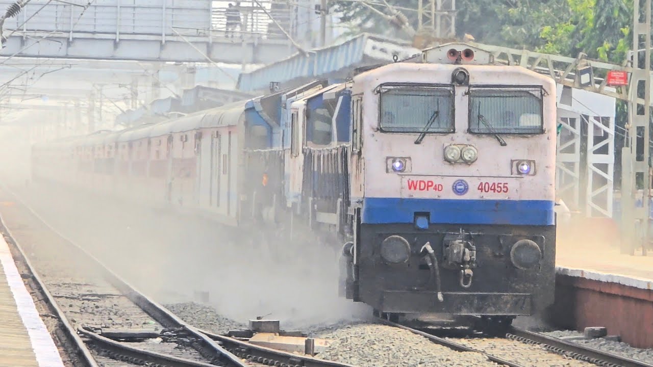 40455 KJM WDP-4D IN CAB-2 FORWARD+40279 KJM WDP-4D TWINS HAULING 16587 YESVANTPUR BIKANER EXPRESS 
