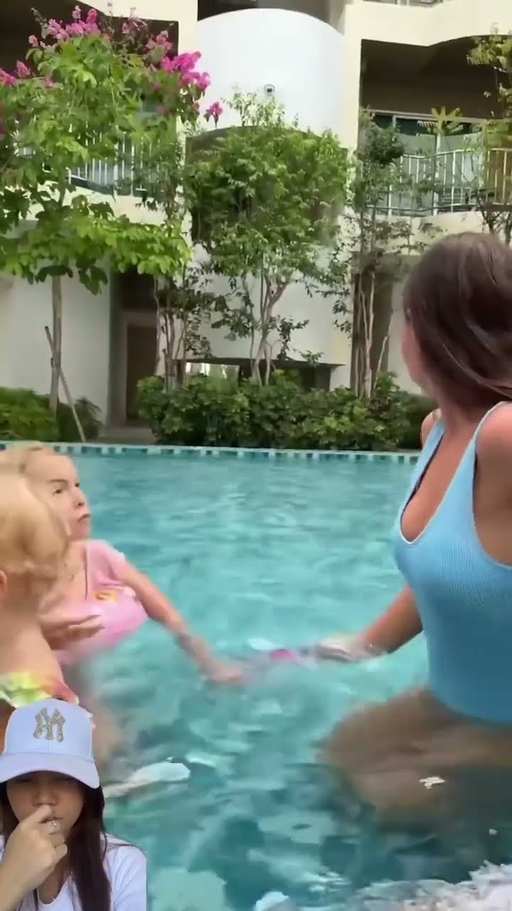 LAGI ASIK BERENANG ADA YANG NYENYUH APA ITU ⁉️#shorts #funny -#dubbing
