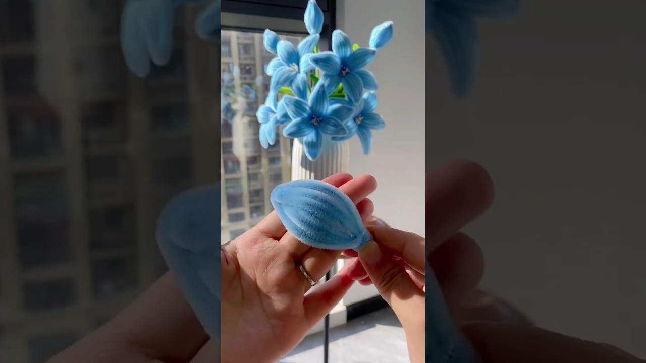 Pipe Cleaner Blue Lily That GLOWS! ✨ (5-Minute DIY Hack)