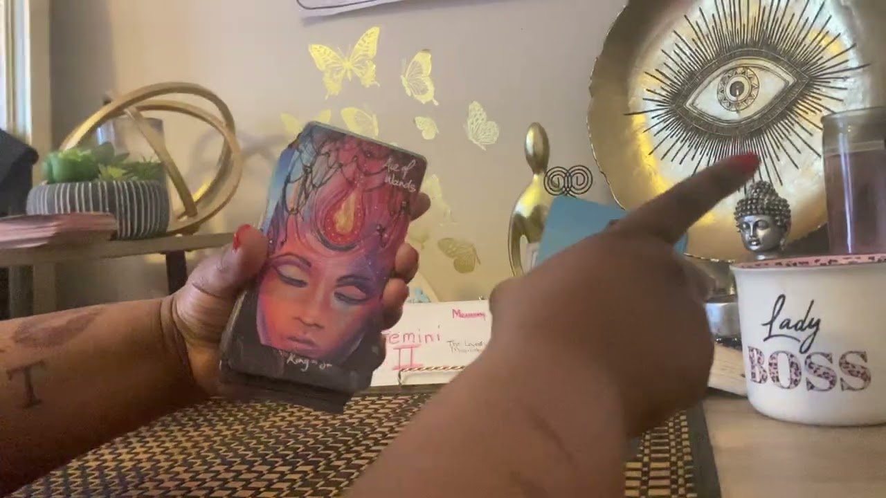 Gemini ♊️ 💎👀☕️someone is stuck & stagnant/fantasizing