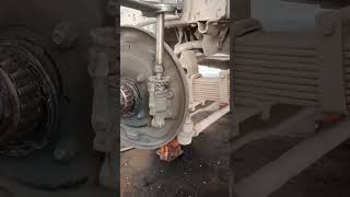 how to brake wheel cylinder pistan opening Isuzu Nkr truck shot video viral