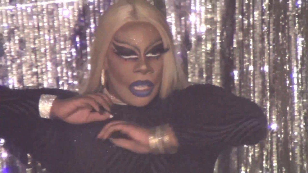 Kendra Onixxx: "Into You" @ Showgirls!