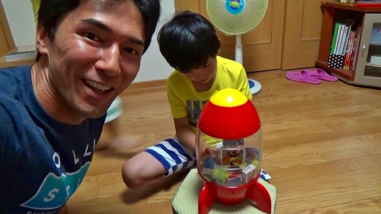 トイストーリーのufoキャッチャーで息子たちと遊んでみた Youtube