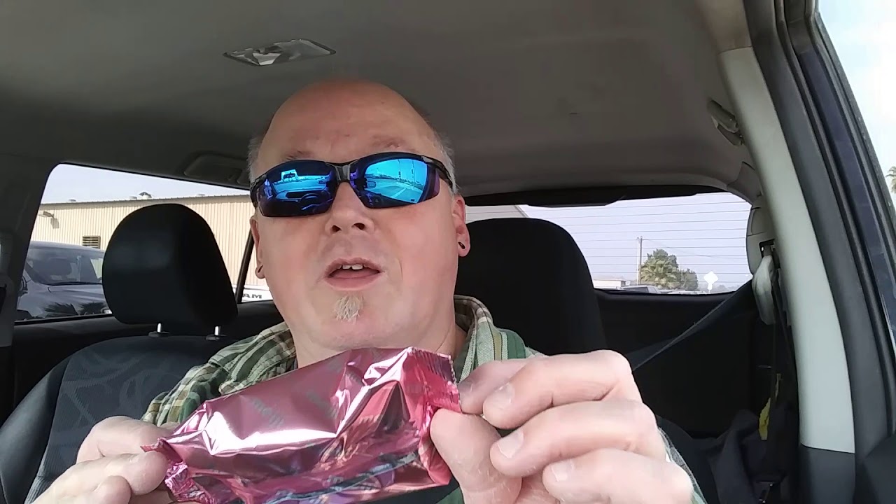 Wombat's reviews: Meiji Hello Panda strawberry filled cookies