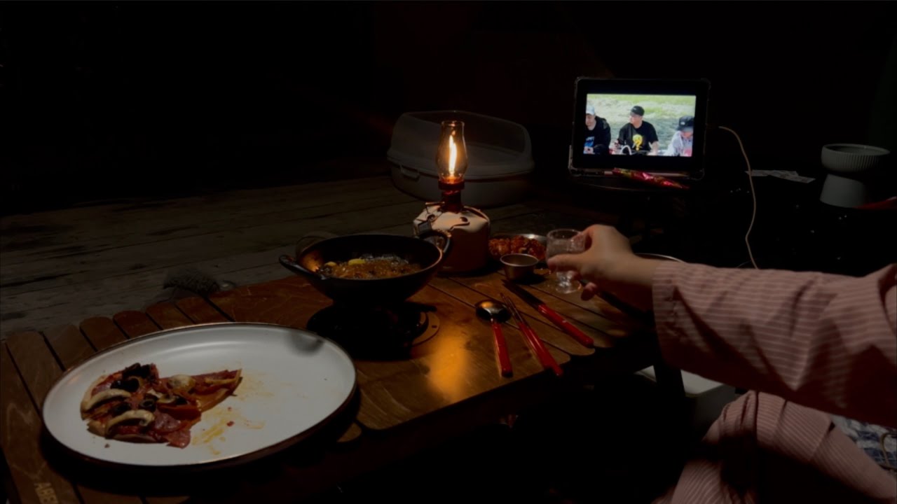 아무도 없는 곳으로 혼자 떠난 뜻밖의 고양이천국 파노라마 충주호에서 1박2일 솔로캠핑ㅣ항정살막걸리수육에 한라산 소주ㅣ강도당한 굴ㅣ충주호캠핑장ㅣ물멍ㅣ쉘터 Gl