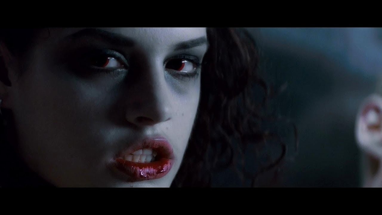КОРОЛЕВА ПРОКЛЯТЫХ (2002) КЛУБ ВАМПИРОВ - YouTube