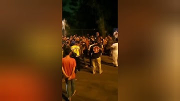DI DUGA TERGANGGU DENGAN SUARA AZAN WARGA KETURUNAN TIONGHA GEDOR-GEDOR GERBANG MASJID